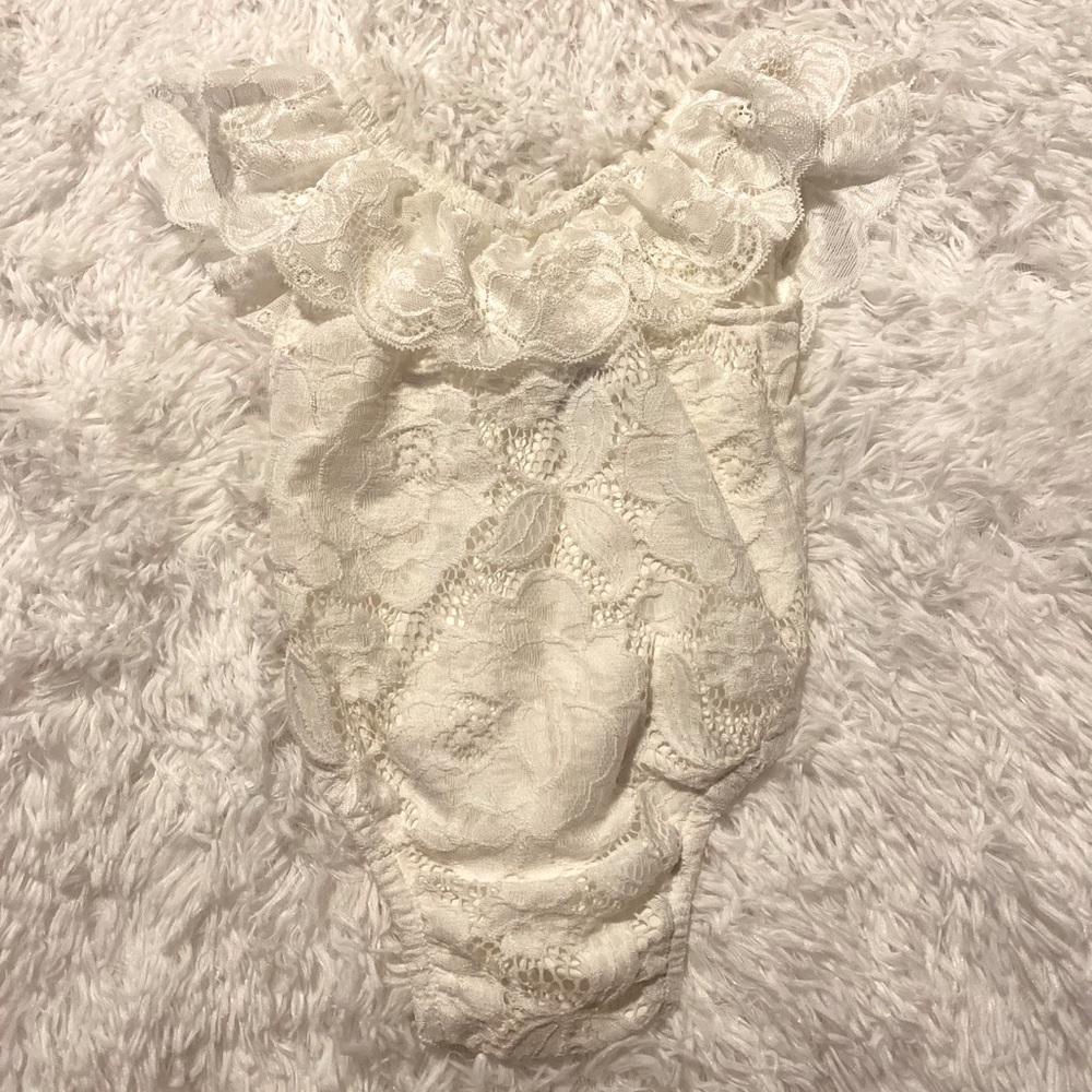 EUC Bailey’s Blossoms Lace Flutter